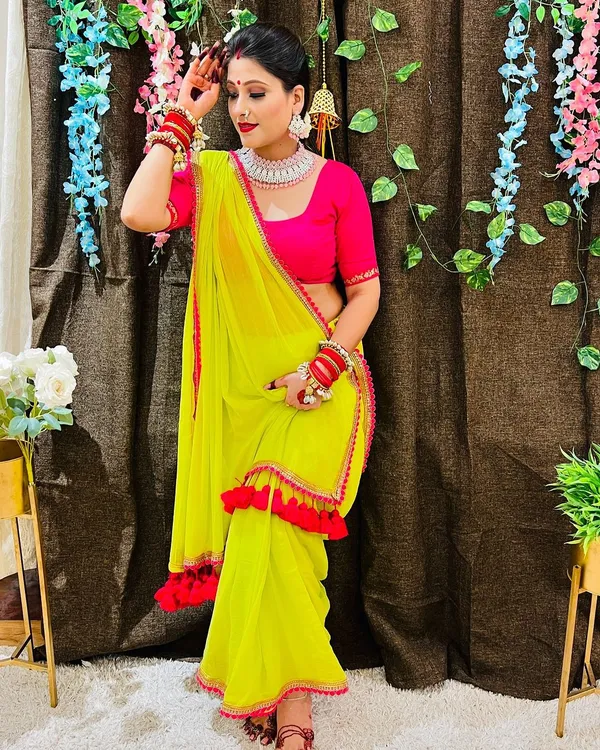 Parrot_Green_Smooth_Georgette_Embroidered_Saree