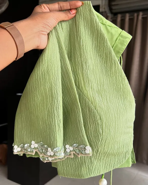 Perot_Crinkle_Texture_Fabric_Soft_Handwork_Saree