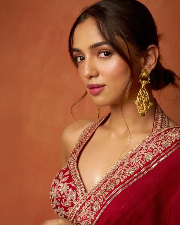 Cherry_Red_Space_Silk_With_Embroidered_Saree