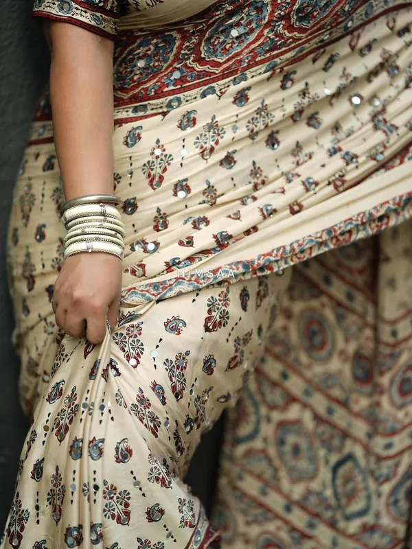 Off-White_Ajarakh_Print_Mirror_Embroidered_Saree