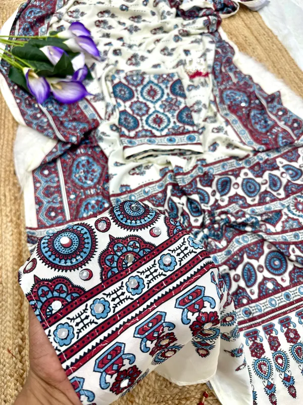 Off-White_Ajarakh_Print_Mirror_Embroidered_Saree