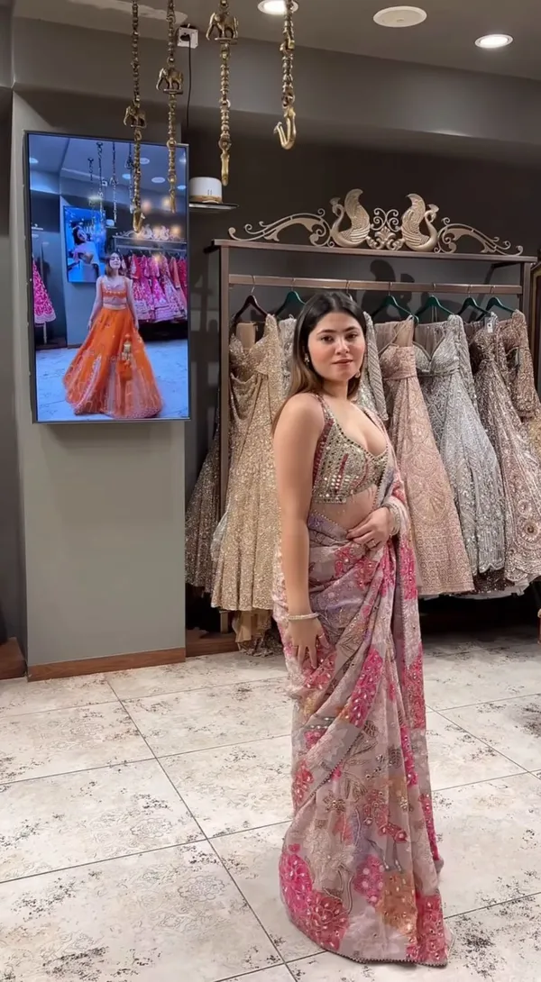 Multicolor_Mirror_Embroidered_Designer_Saree