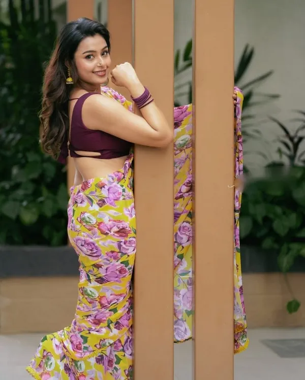 READY_TO_WEAR_YELLOW_TRENDY_1-MINUTE__GEORGETTE_SAREE