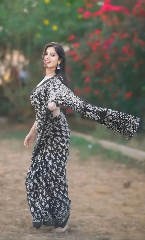 Black_Mulmul_Cotton_Block_Print_Saree