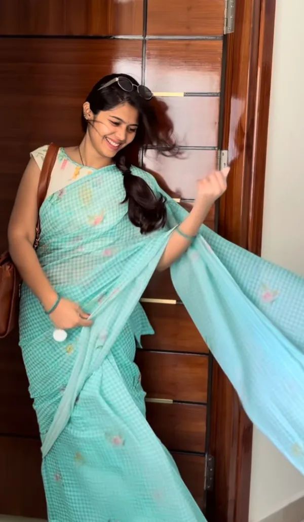 Blue_Checks_Floral_Print_Designer_Saree