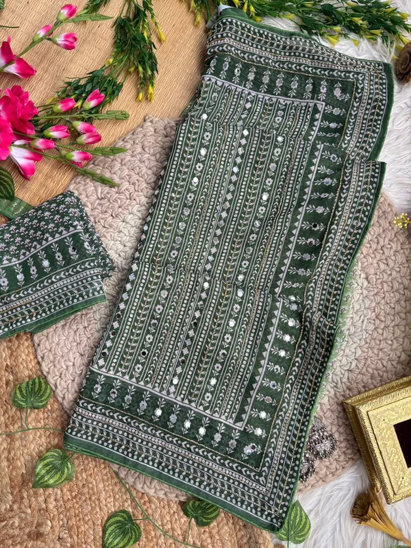Green_Printed_Hand_and_Mirror_Work_Saree