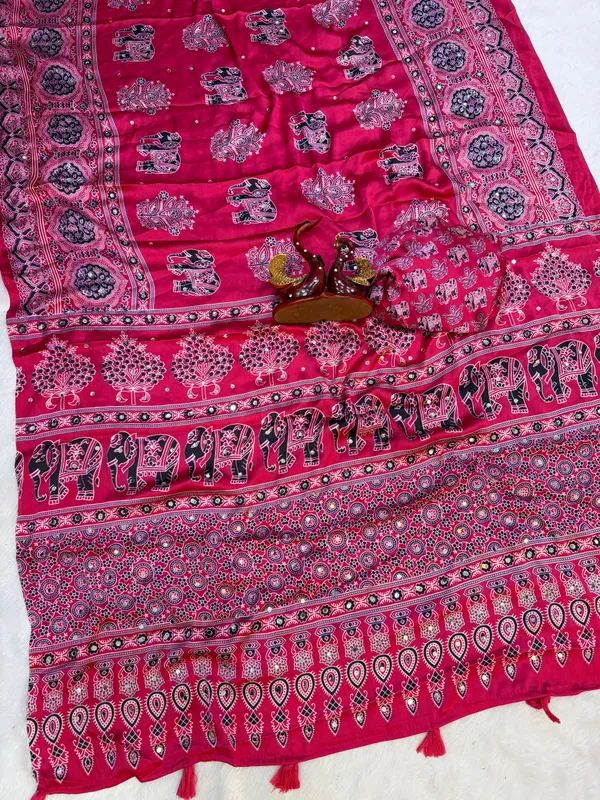 Rani_Ajarakh_Print_Mirror_Work_Saree