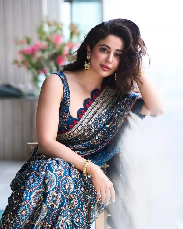 Blue_Ajarakh_Print_Mirror_Embroidered_Saree