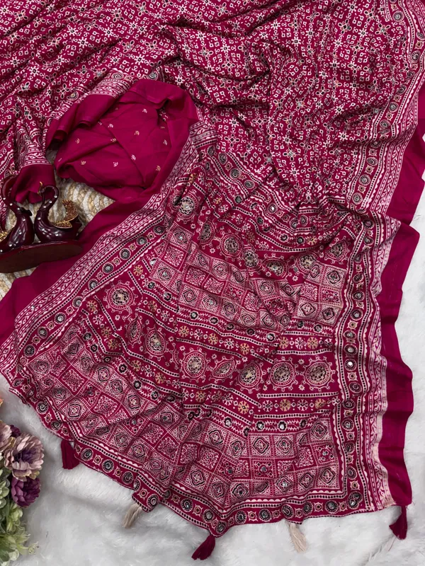 Rani_Ajarakh_Print_Mirror_Embroidered_Saree