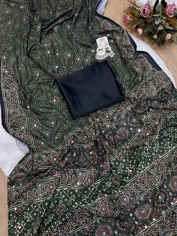 Mehendi_Ajarakh_Print_Mirror_Work_Saree