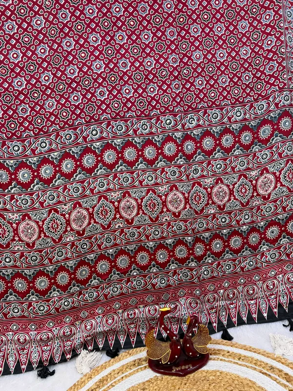 Maroon_Ajarakh_Print_Mirror_Work_Saree