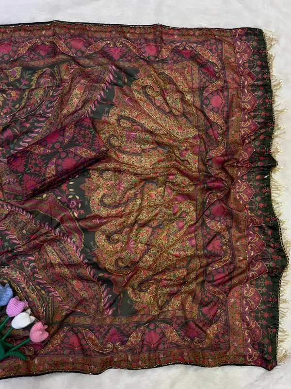 Multicolor_Kalamkari_Print_Mirror_Embroidered_Saree