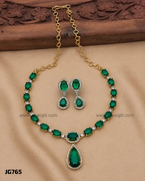 Luxury_Emerald_Teardrop_Necklace_&_Earrings_Set