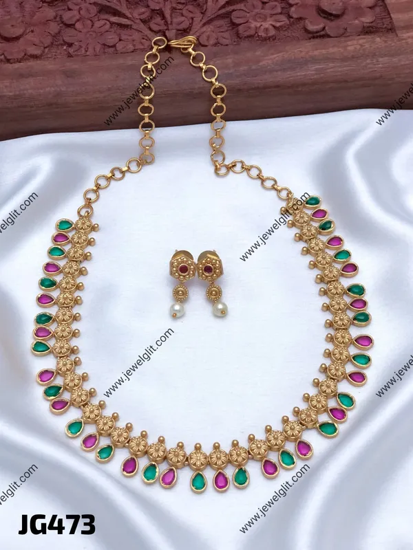 CLASSIC_MATTE_FINISH_AD_STONE_NECKLACE_WITH_EARRING
