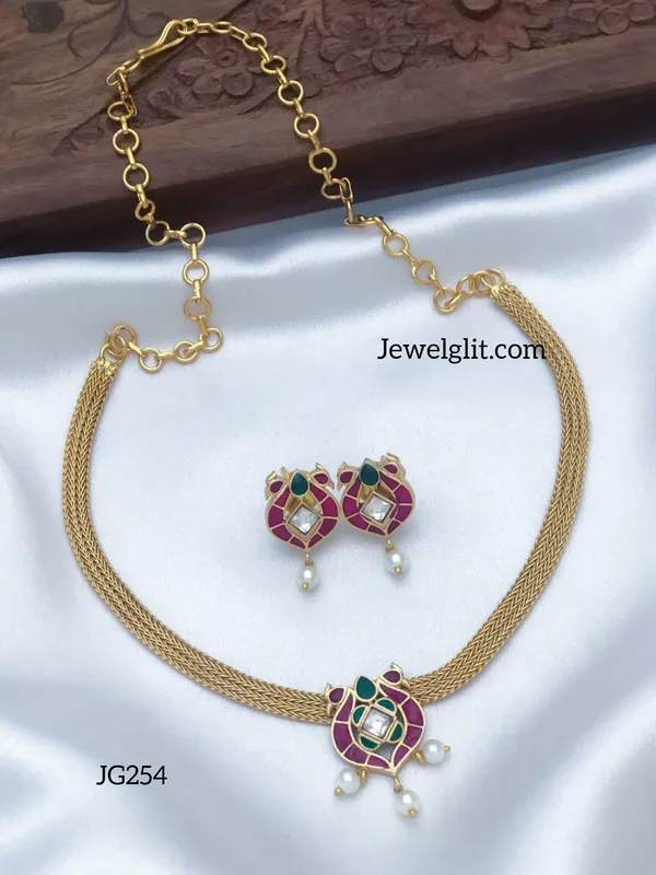 Elegent_Kemp_Stone_Peacock_Choker_With_Earring.
