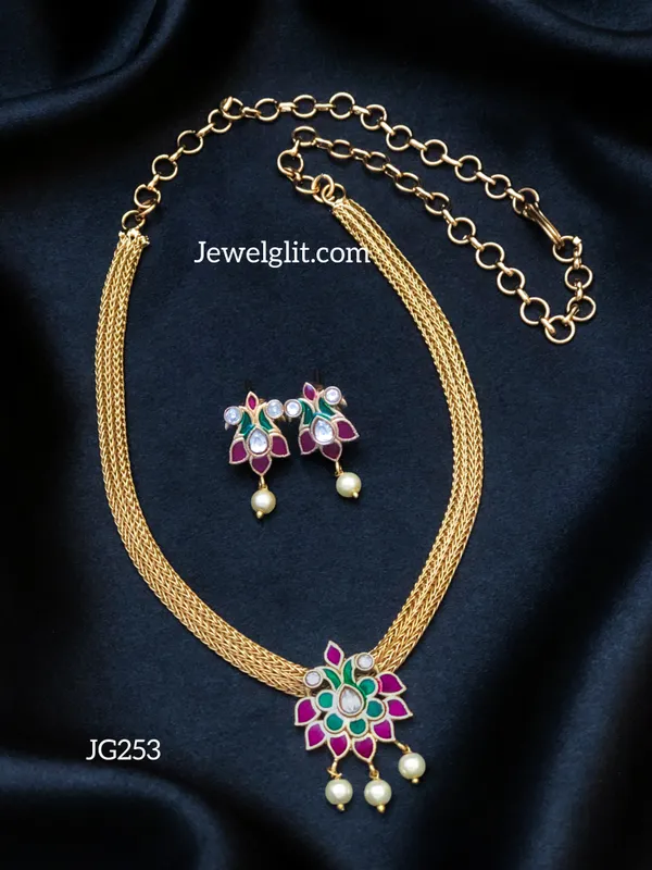 Elegent_Peacock_Kemp_Stone_Choker_With_Earring.