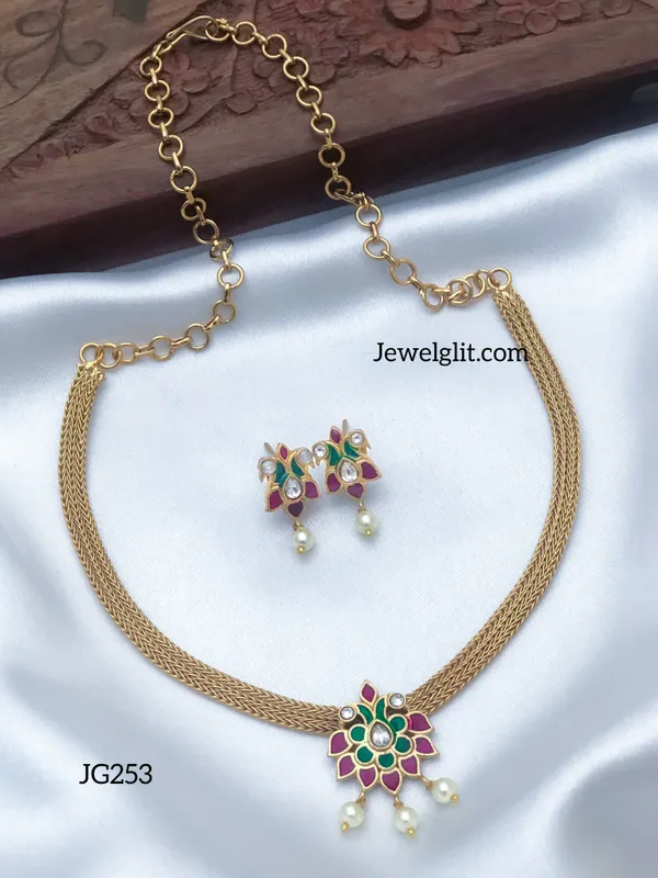 Elegent_Peacock_Kemp_Stone_Choker_With_Earring.