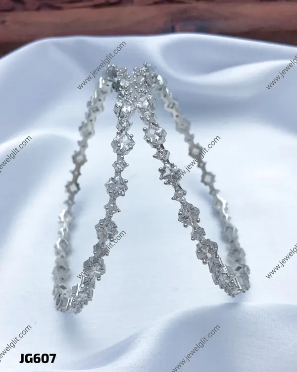 LUXURY_TWINKLE_SILVER_AD_PARTY_WEAR_BANGLE
