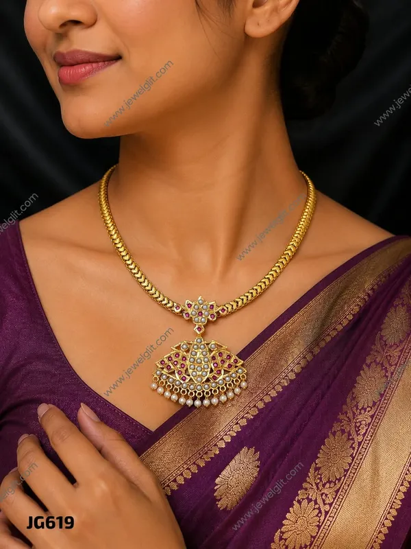 Traditional_Gold-Plated_Peacock_Attigai