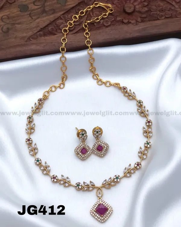 MATTE_FINISH_AD_STONE_LEAF_NECKLACE