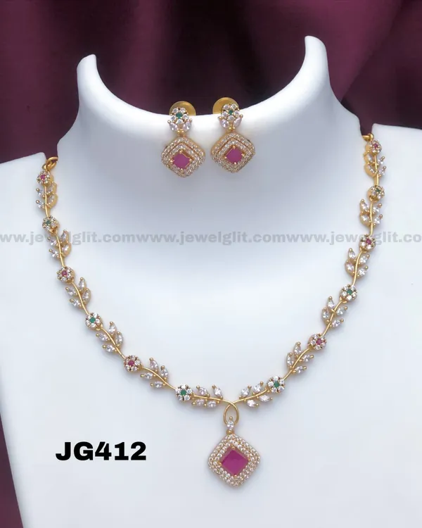 MATTE_FINISH_AD_STONE_LEAF_NECKLACE
