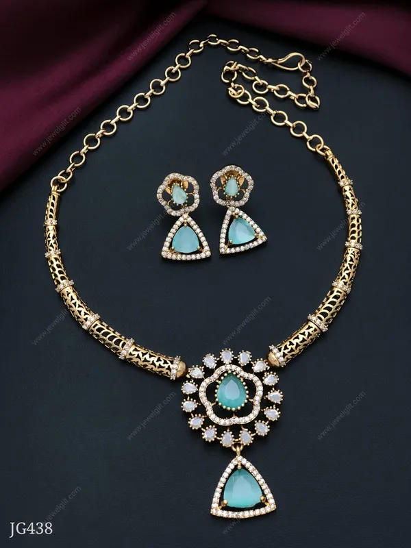 SPARKLING_AD_STONE_NECKLACE_GREEN