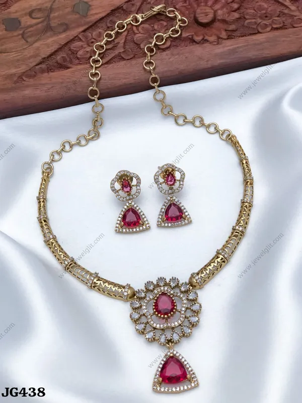 SPARKLING_AD_STONE_NECKLACE_RED