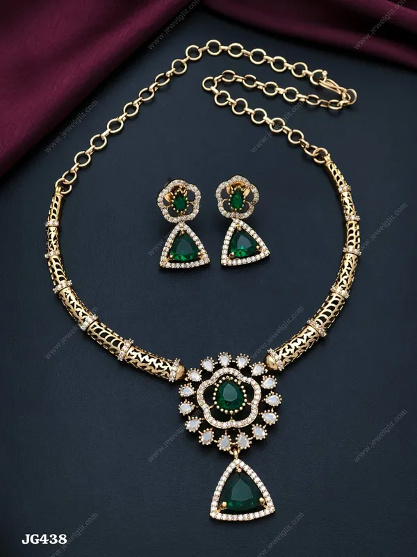 SPARKLING_AD_STONE_NECKLACE__DARK_GREEN