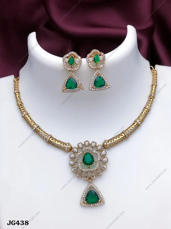 SPARKLING_AD_STONE_NECKLACE__DARK_GREEN