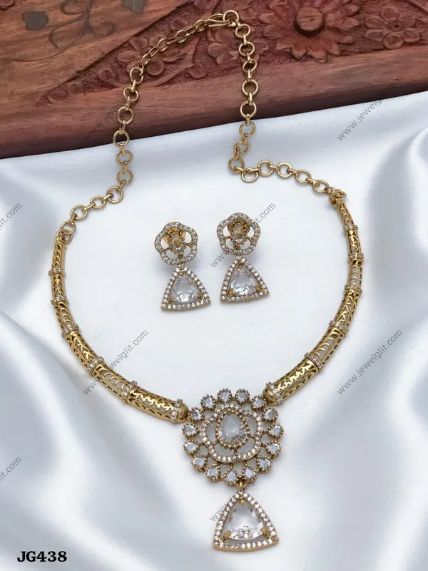 SPARKLING_AD_STONE_NECKLACE__WHITE
