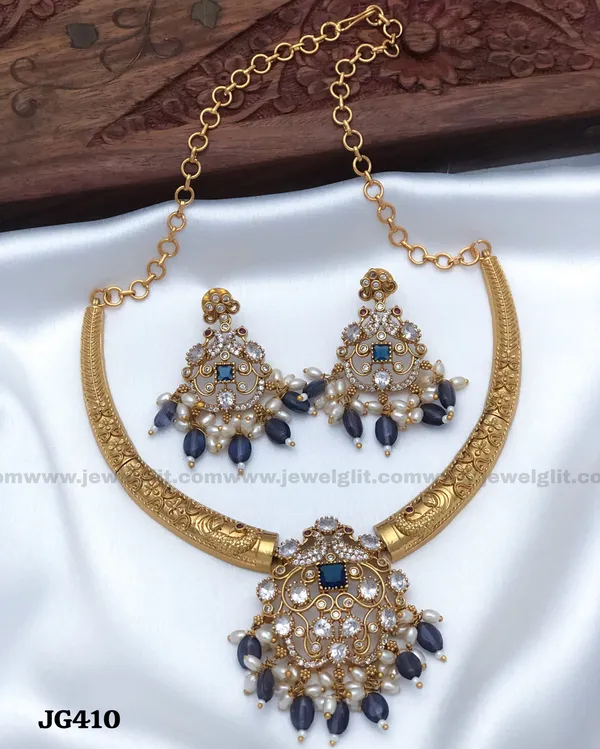 Sparkling_AD_Stone_Necklace_With_Earring