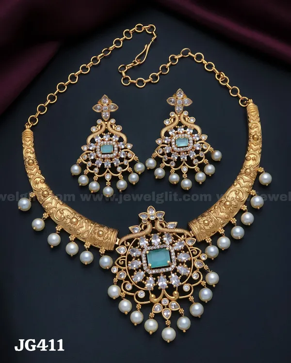Sparkling_AD_Stone_Necklace_With_Earring.