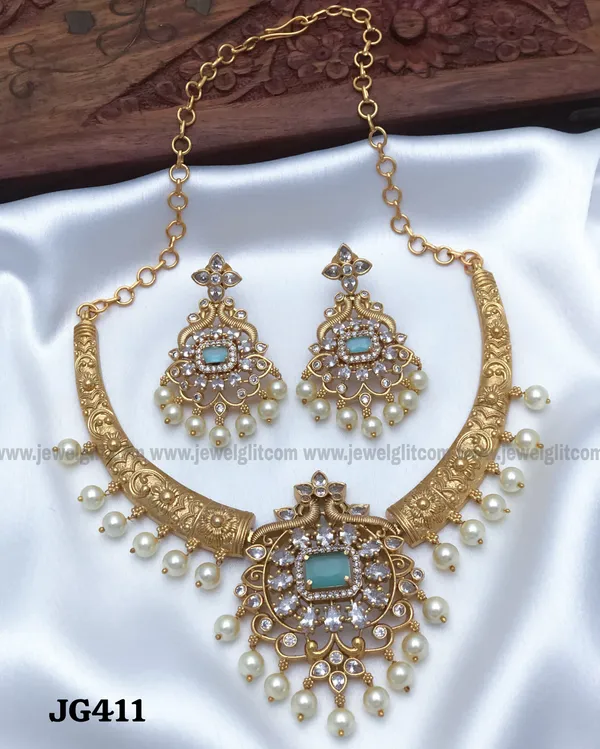 Sparkling_AD_Stone_Necklace_With_Earring.
