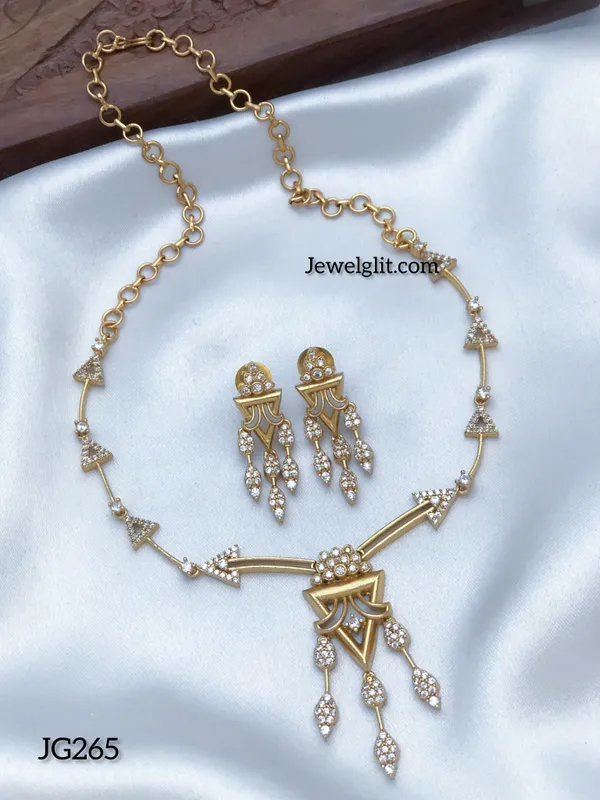 Sparkling_AD_Stone_Necklace_With_Earring.