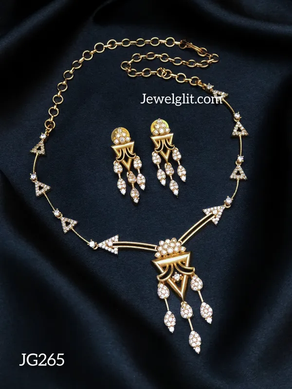 Sparkling_AD_Stone_Necklace_With_Earring.