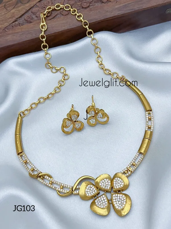 Sparkling_AD_Stone_Necklace_With_Earring.