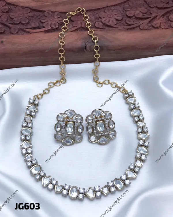 TRADITIONAL_KUNDAN_WITH_CRYSTAL_STONES
