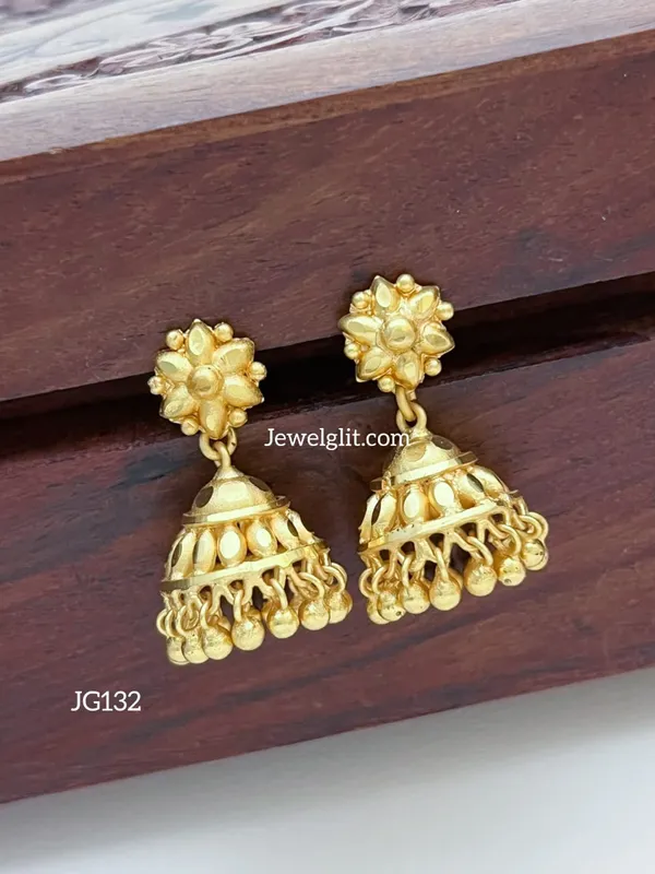 Traditional_Gold_Look_Jhumka.