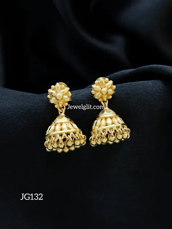 Traditional_Gold_Look_Jhumka.