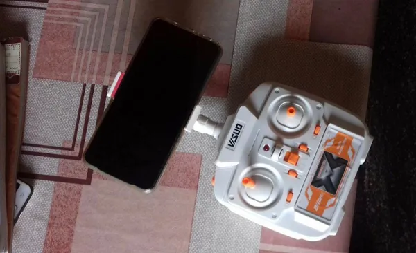 White_Hd_Camera_Drone_With_Flying_Distance_About_350-400_Meters