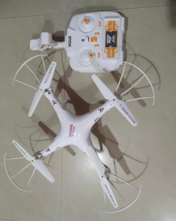 White_Hd_Camera_Drone_With_Flying_Distance_About_350-400_Meters