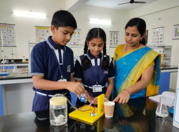 DIY_Automatic_Water_Dispenser_Science_Project_Kit_|_Sensor_Based_Touchless_Water_Dispensing_System_for_School_Students_|_STEM_Educational_Electronics_Working_Model