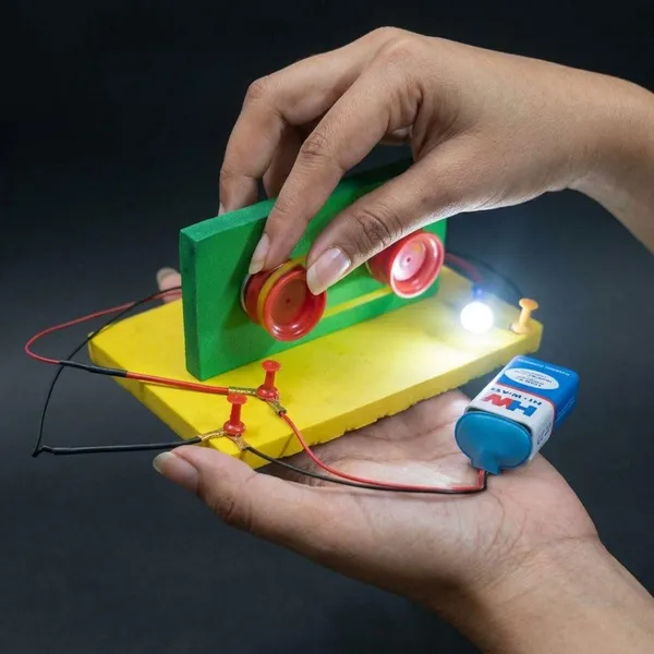 DIY_DC_Electric_Generator_Kit_for_Class_10-12_School_Students_and_Kids_Science_Project_Working_Model_STEM_Learning_Educational_Physics_Experiment