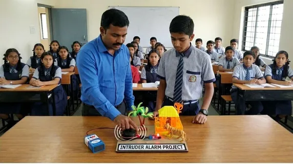 IR_Sensor_Intruder_Alarm_Security_System_Working_Model_Physics_Project_Experiment_Kit_Science_STEM_Learning_and_Education_for_Class_9,_12_School_Kids_and_Students