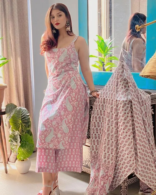 Pink_Rayon_Sleeveless_Kurta_Pant_Dupatta_Set_For_Women