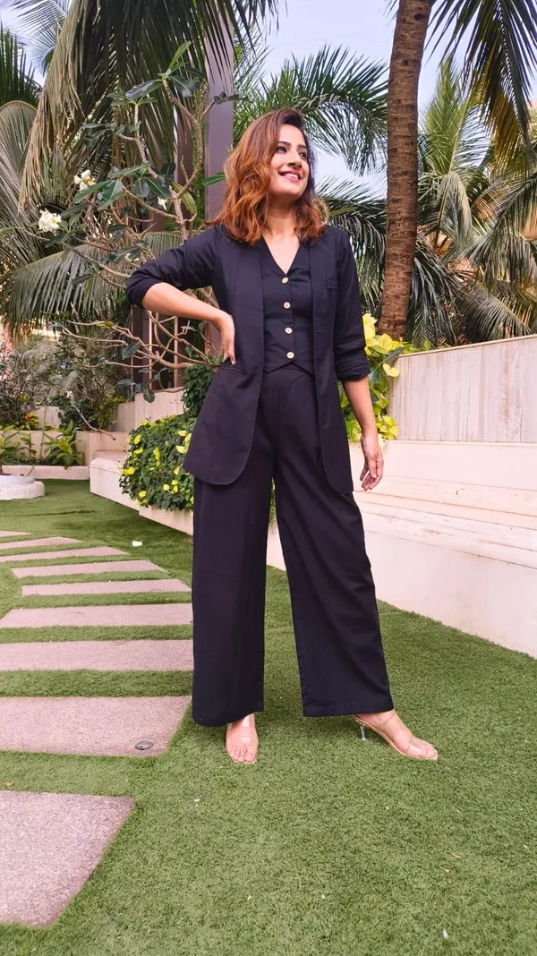 Black_Cotton_Slub_Blazer_For_Women
