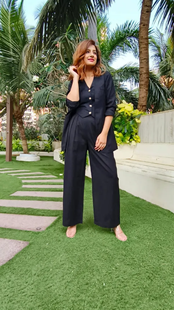 Black_Cotton_Slub_Blazer_For_Women