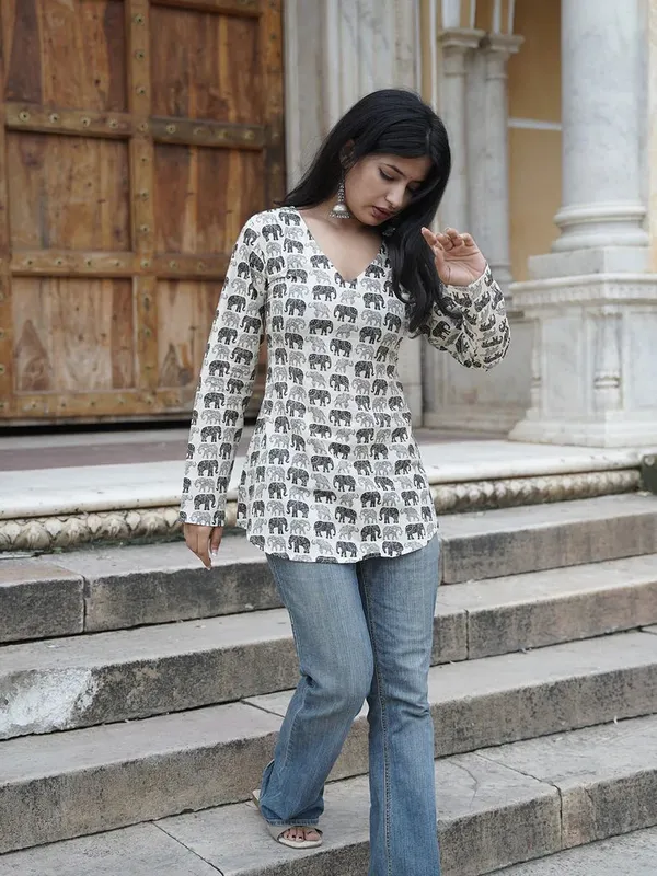Cotton_V_Neck_Printed_Short_Kurti_With_Adjustable_Chest_Size