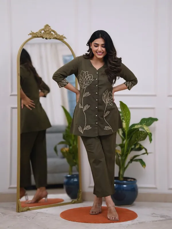 Mehendi_Green_Rayon_Floral_Embroidered_Kurti_Pant_Co_Ord_Set_For_Women