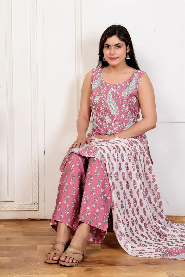 EGF_Women's_Pink_Printed_Kurti_Pant_Dupatta_Set